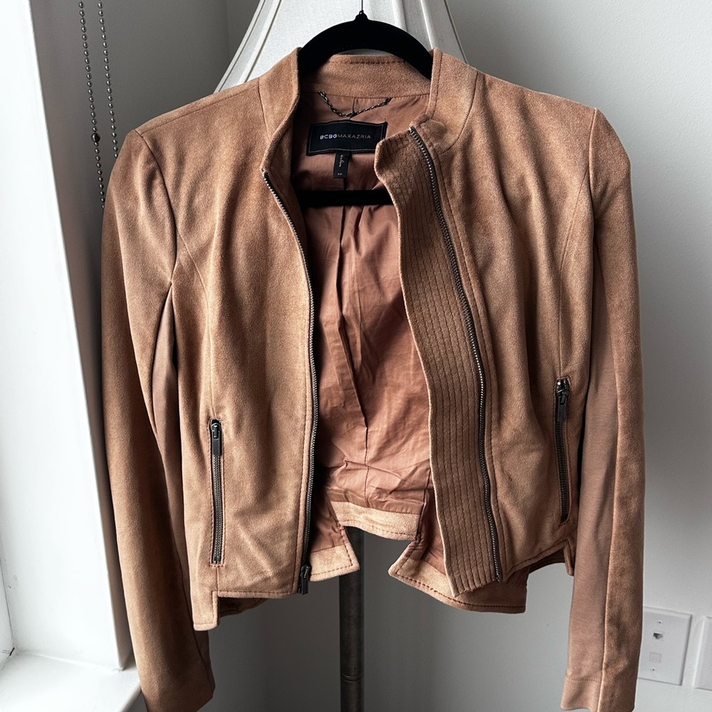 BCBGMaxAzria Brown Leather Jacket with Cropped Length and Fitted Silhouette